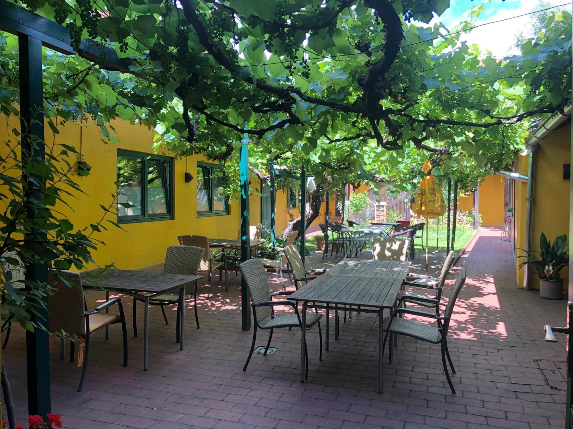 Landgasthof Zum Alten Weinstock Radafalva Kültér fotó