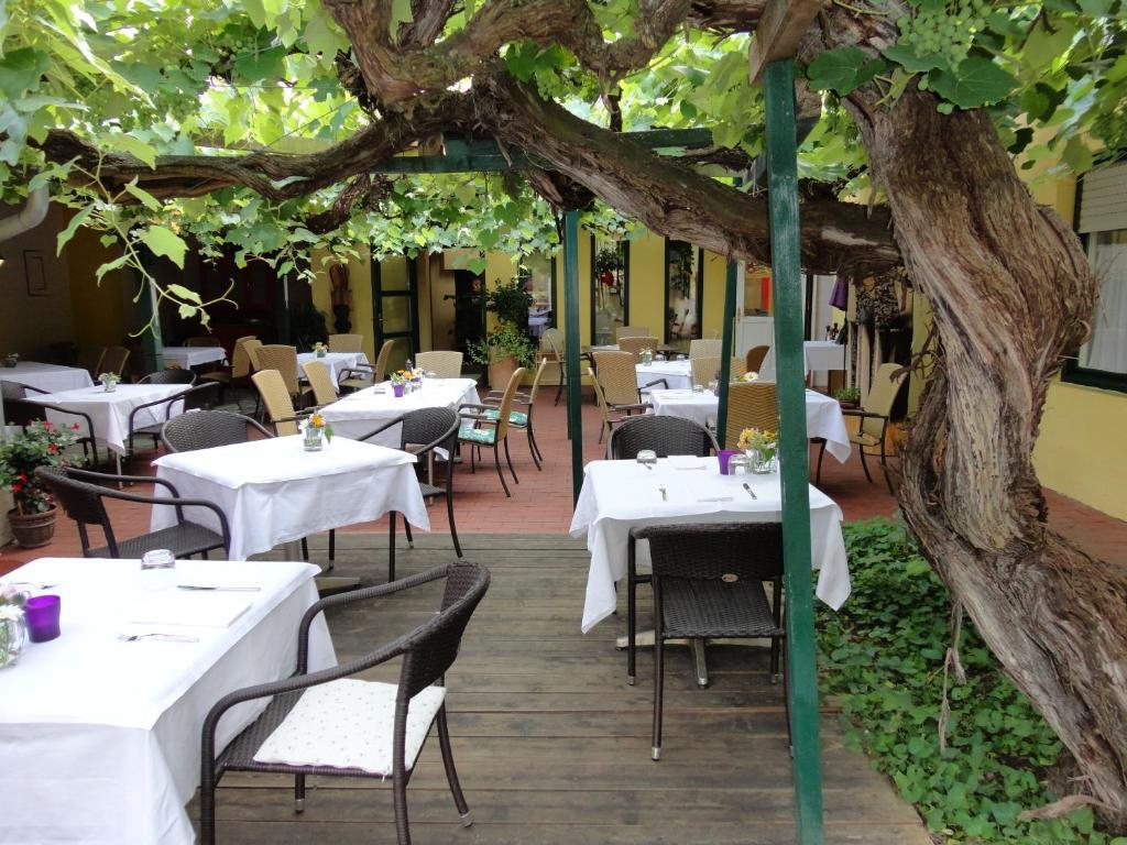 Landgasthof Zum Alten Weinstock Radafalva Kültér fotó
